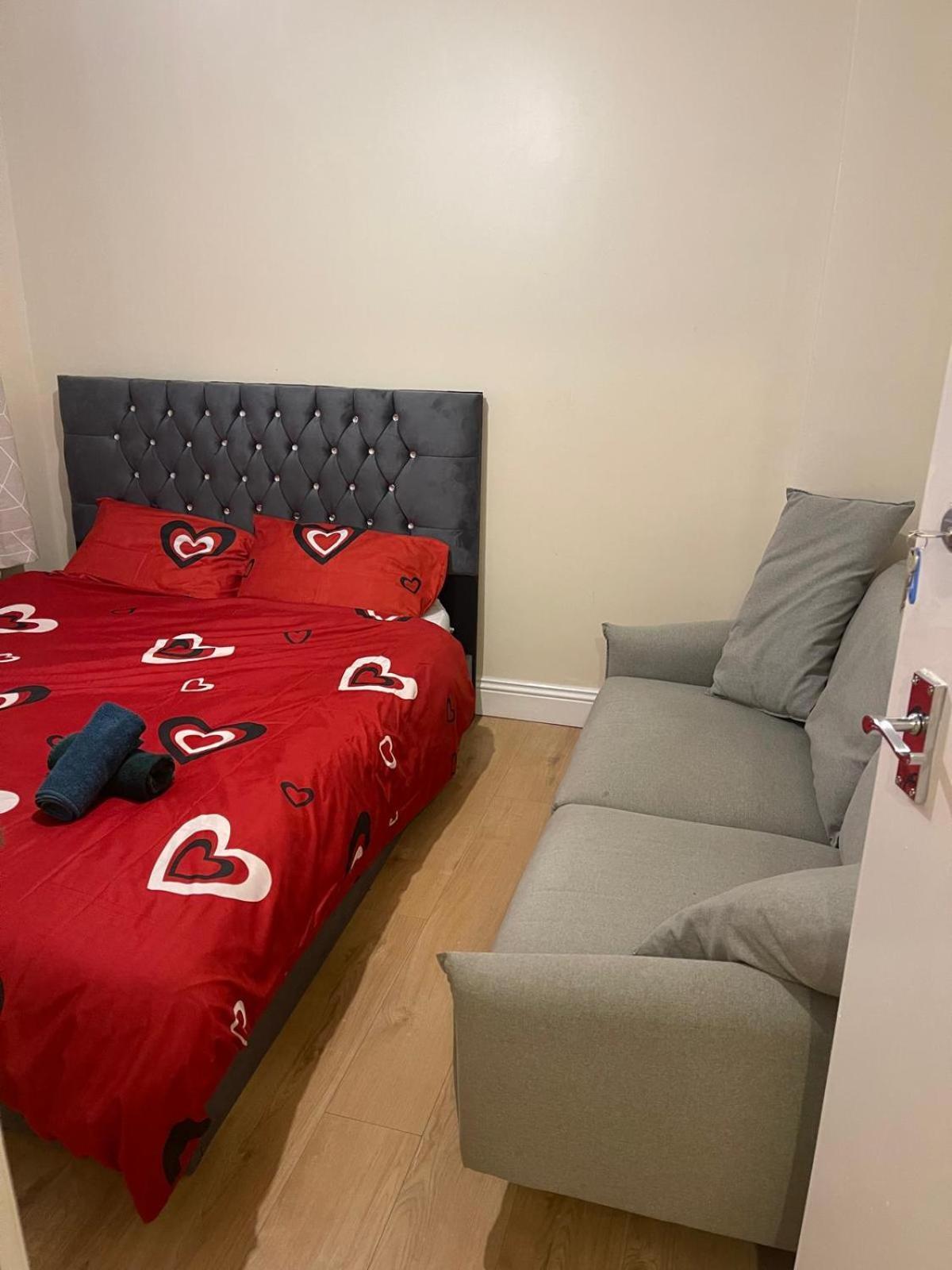 Homestay Airport, Excel & 02 Arena Proximity House London