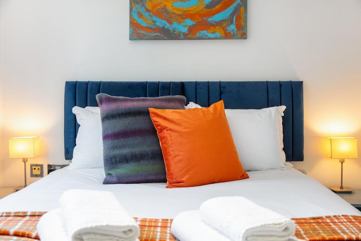 Modern Two Bed With Free Gated Parking Space Apartamento *