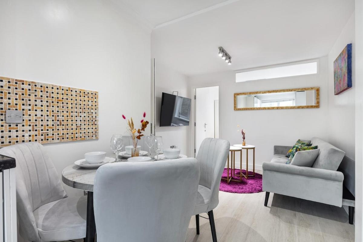 Modern Two Bed With Free Gated Parking Space Apartamento *