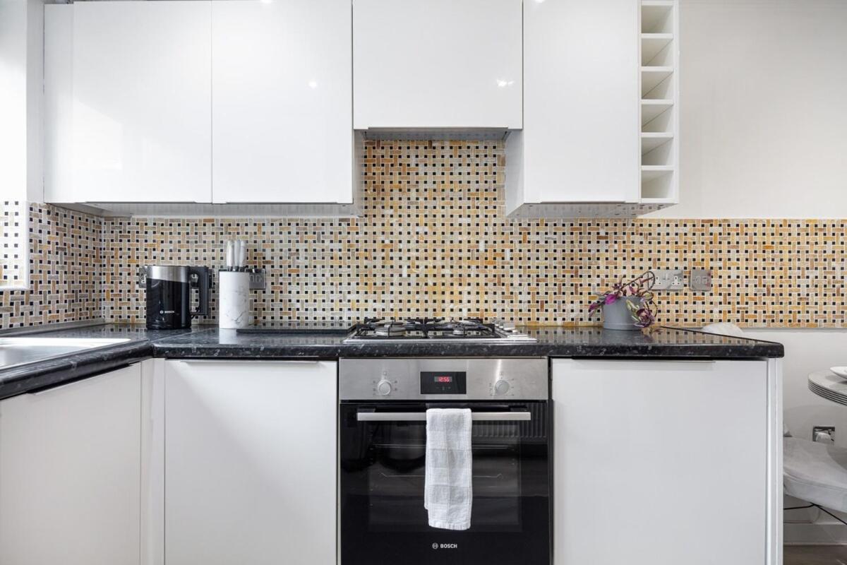 Apartamento Modern Two Bed With Free Gated Parking Space