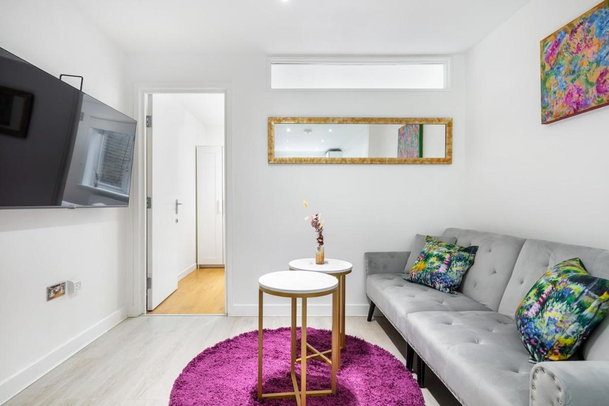 Modern Two Bed With Free Gated Parking Space Apartamento