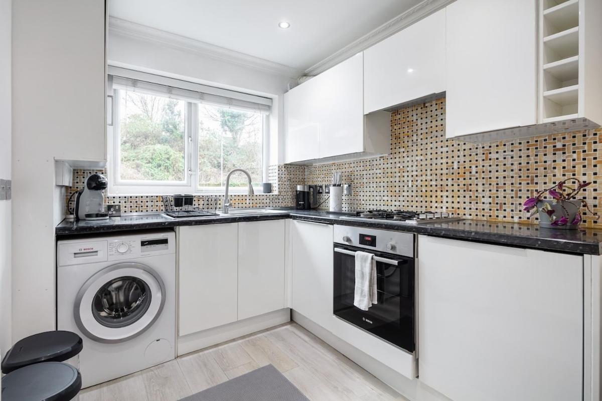 Modern Two Bed With Free Gated Parking Space * Londres