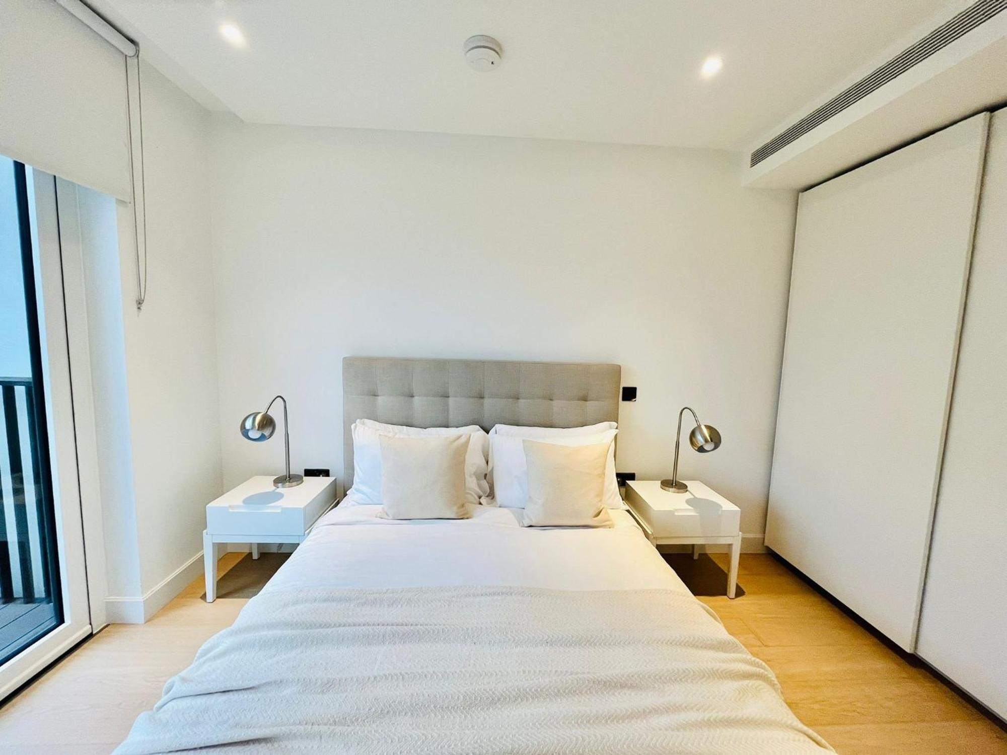 Exotic Two Bedroom Apartment -West London -Steps To Tube, Westfield London