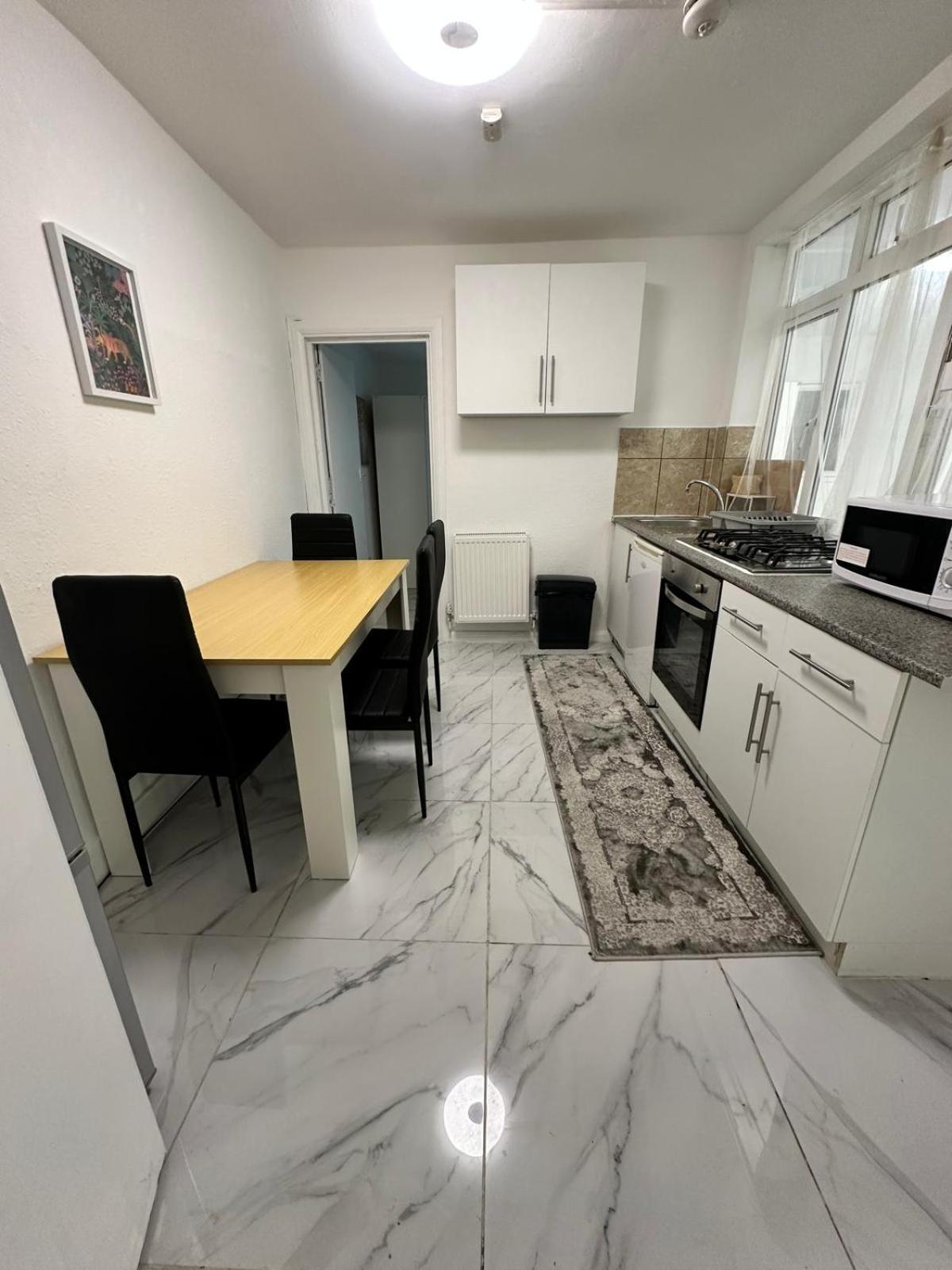 Appartement Millais Road 3 Bedroom Flat