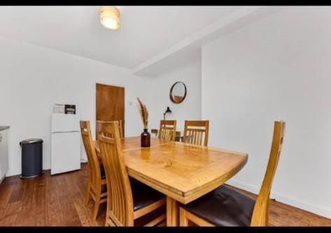 4 Bedroom Zone 1 London