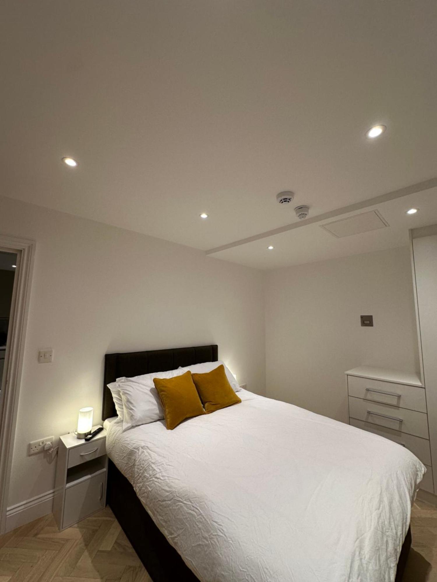 Apartment West One *