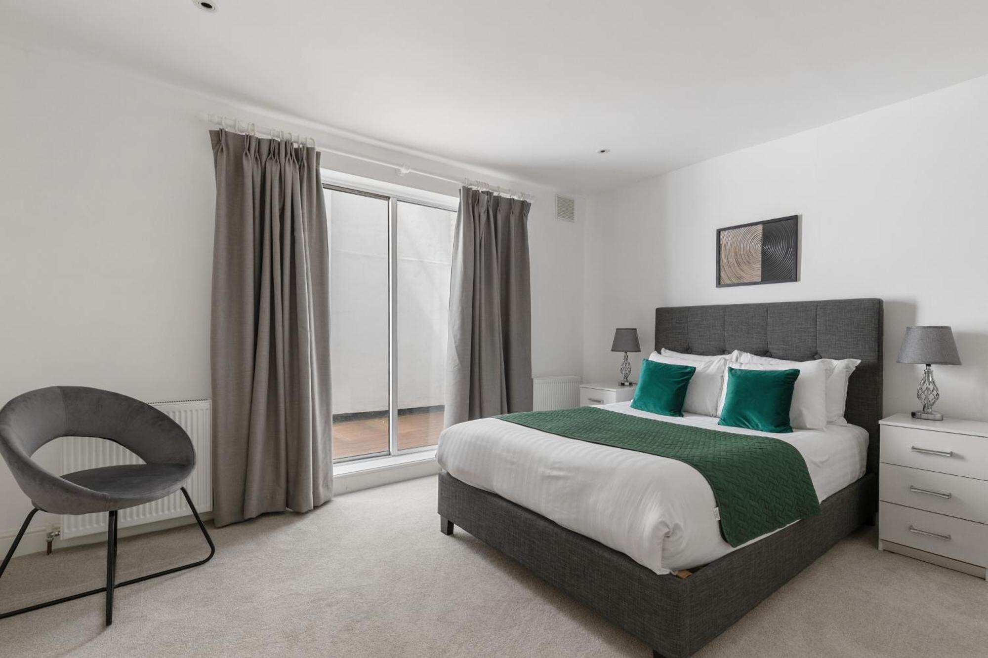 Heavenly Stays, Knightsbridge, Elegant 2-bd Escape Londen