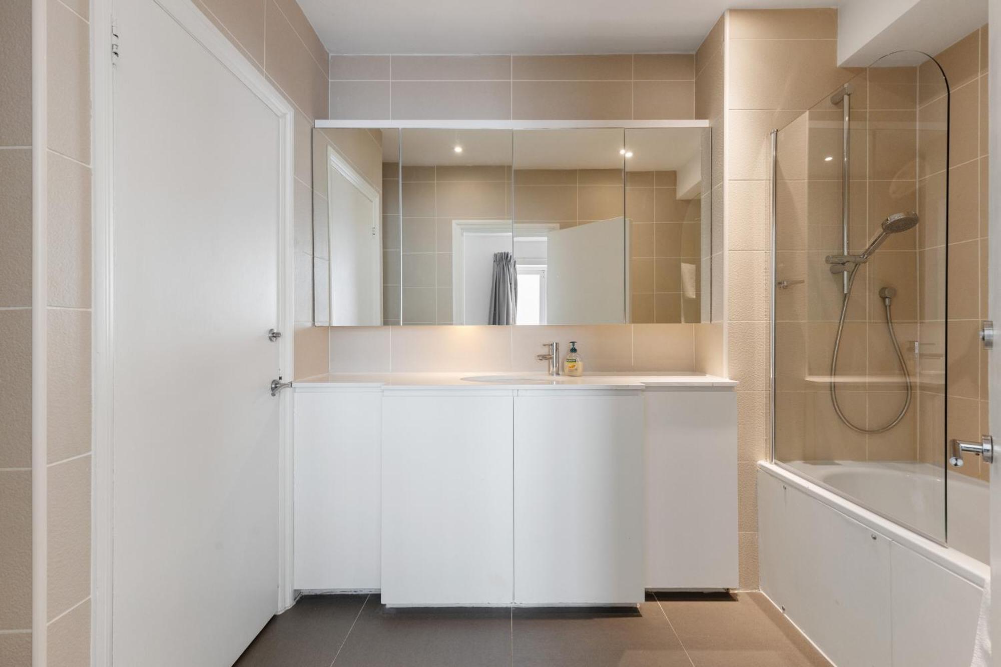 Heavenly Stays, Knightsbridge, Elegant 2-bd Escape Londen
