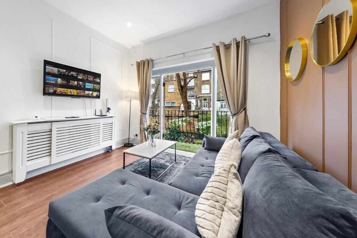 Luxury 2 Bedroom Balcony Kensington Flat For 6 Near Harrods & Next To Station! Apartment London