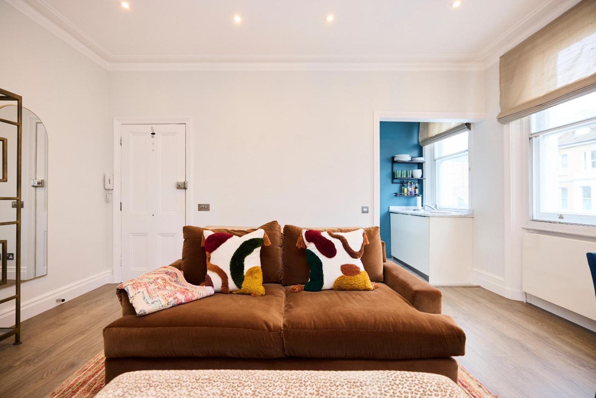 The Chelsea Gem - Charming 1bdr With Balcony