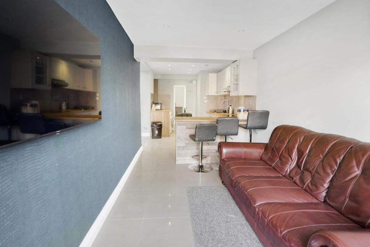 Apartment 7 Bedroom, 3 Bathrooms, Garden, 20 Mins To Centre London