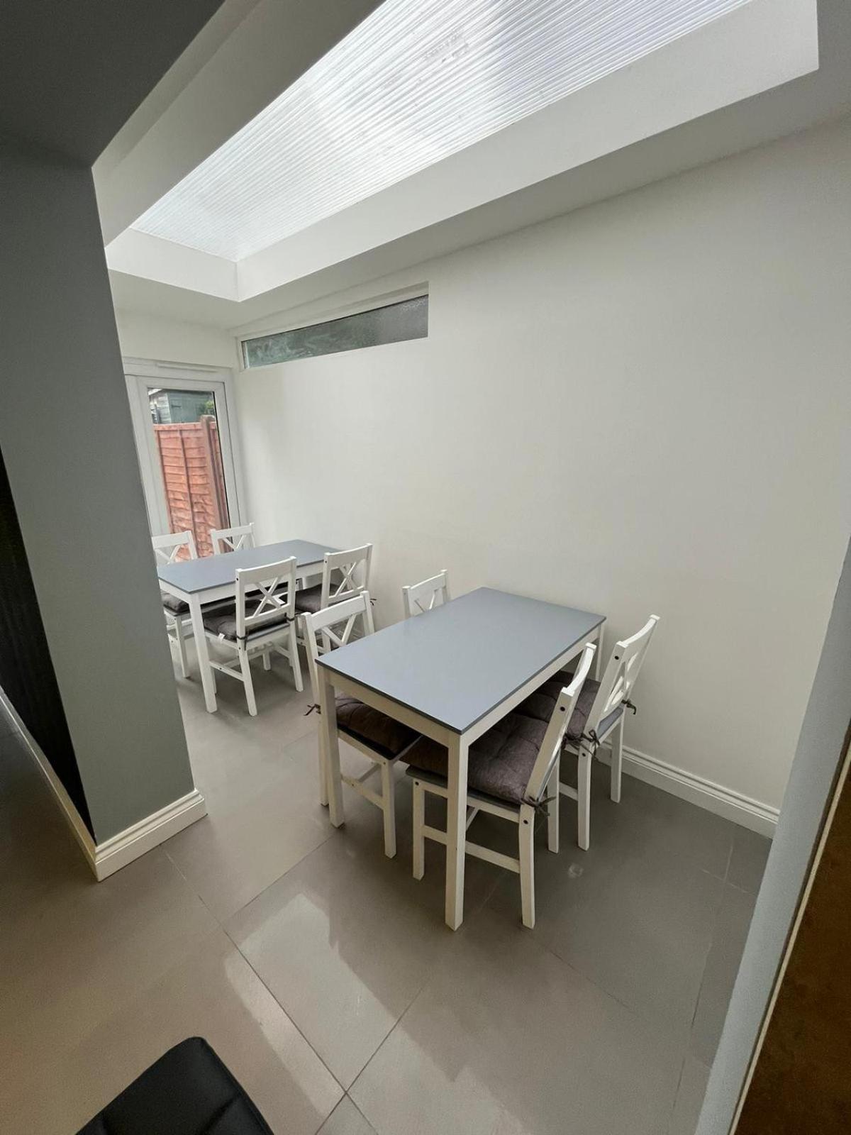 Apartment 7 Bedroom, 3 Bathrooms, Garden, 20 Mins To Centre *