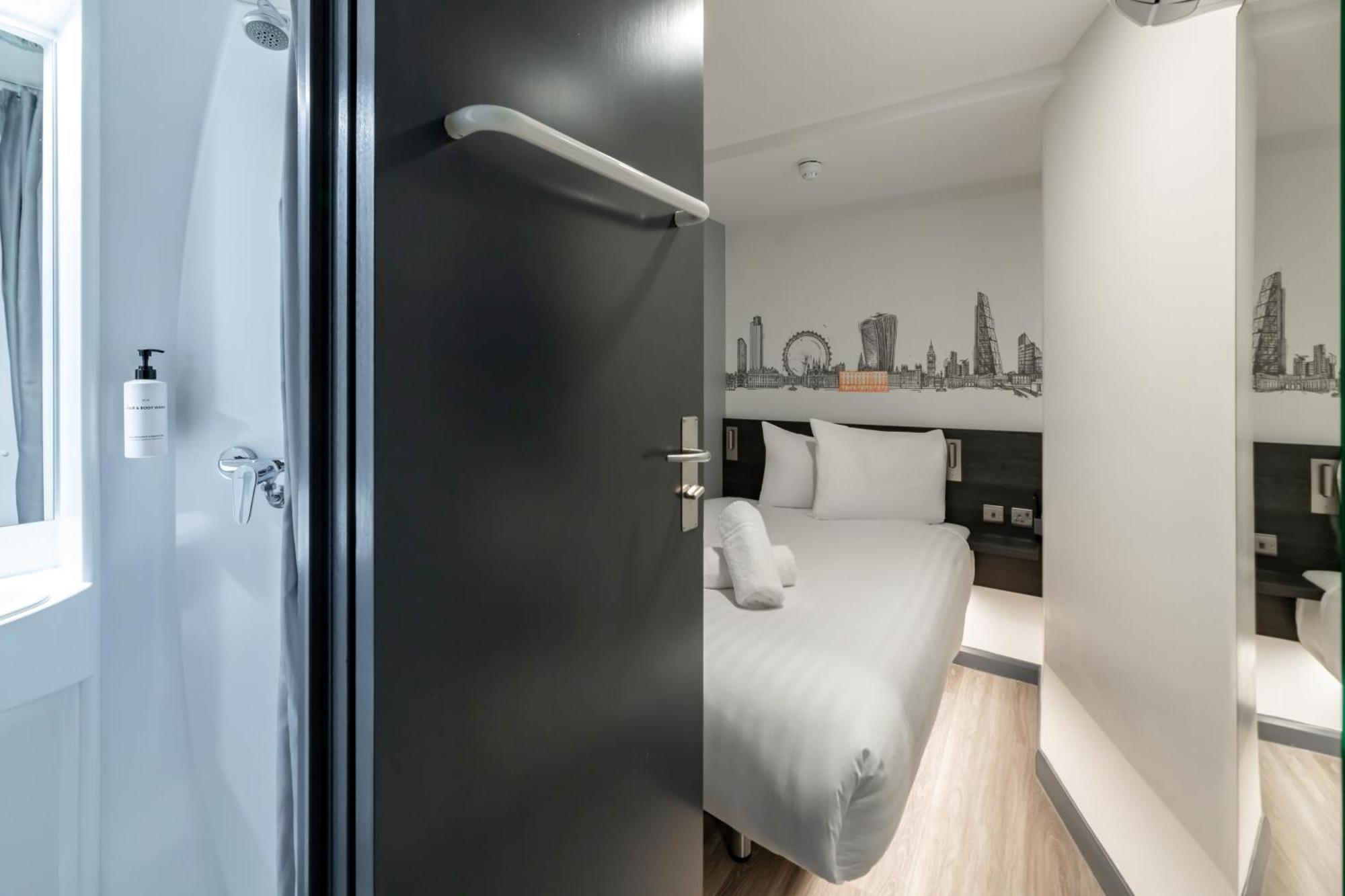Hotel Easyhotel Victoria