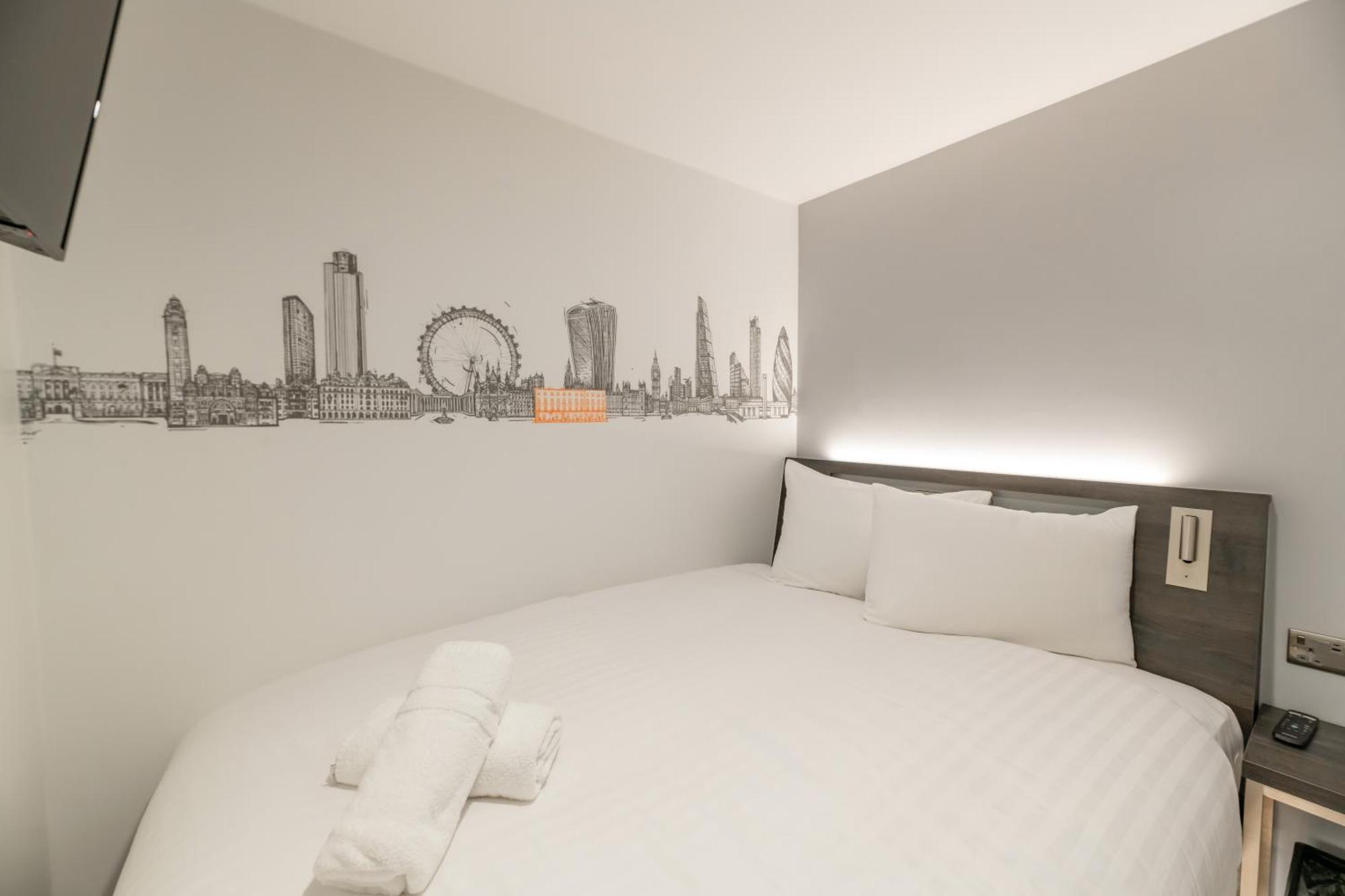 Easyhotel Victoria 2*