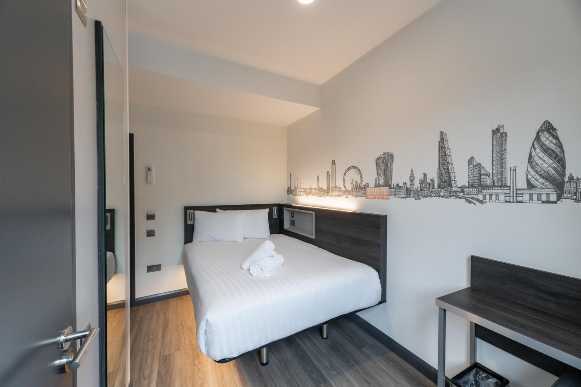 Hotel Easyhotel Victoria