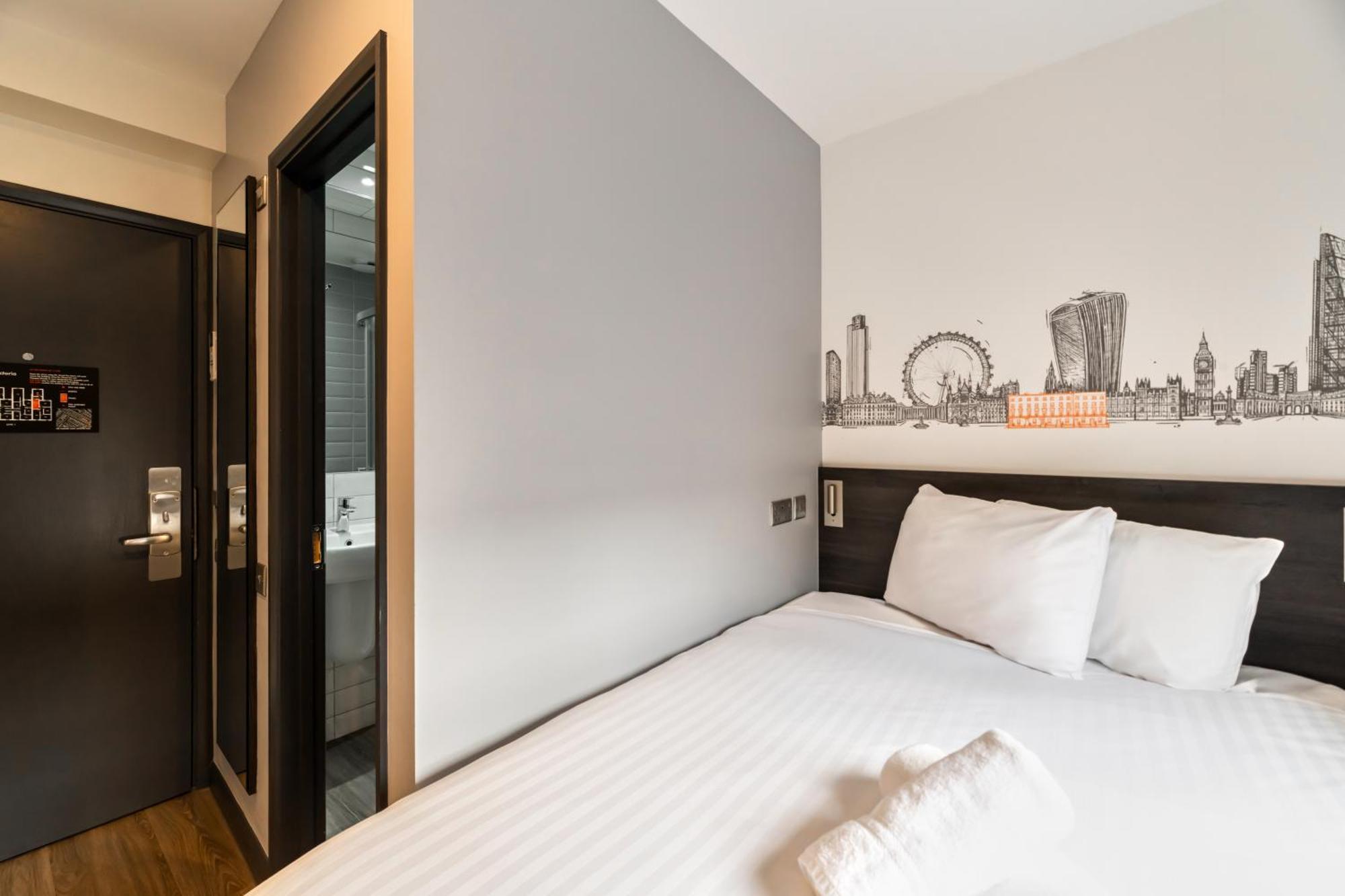 Easyhotel Victoria London