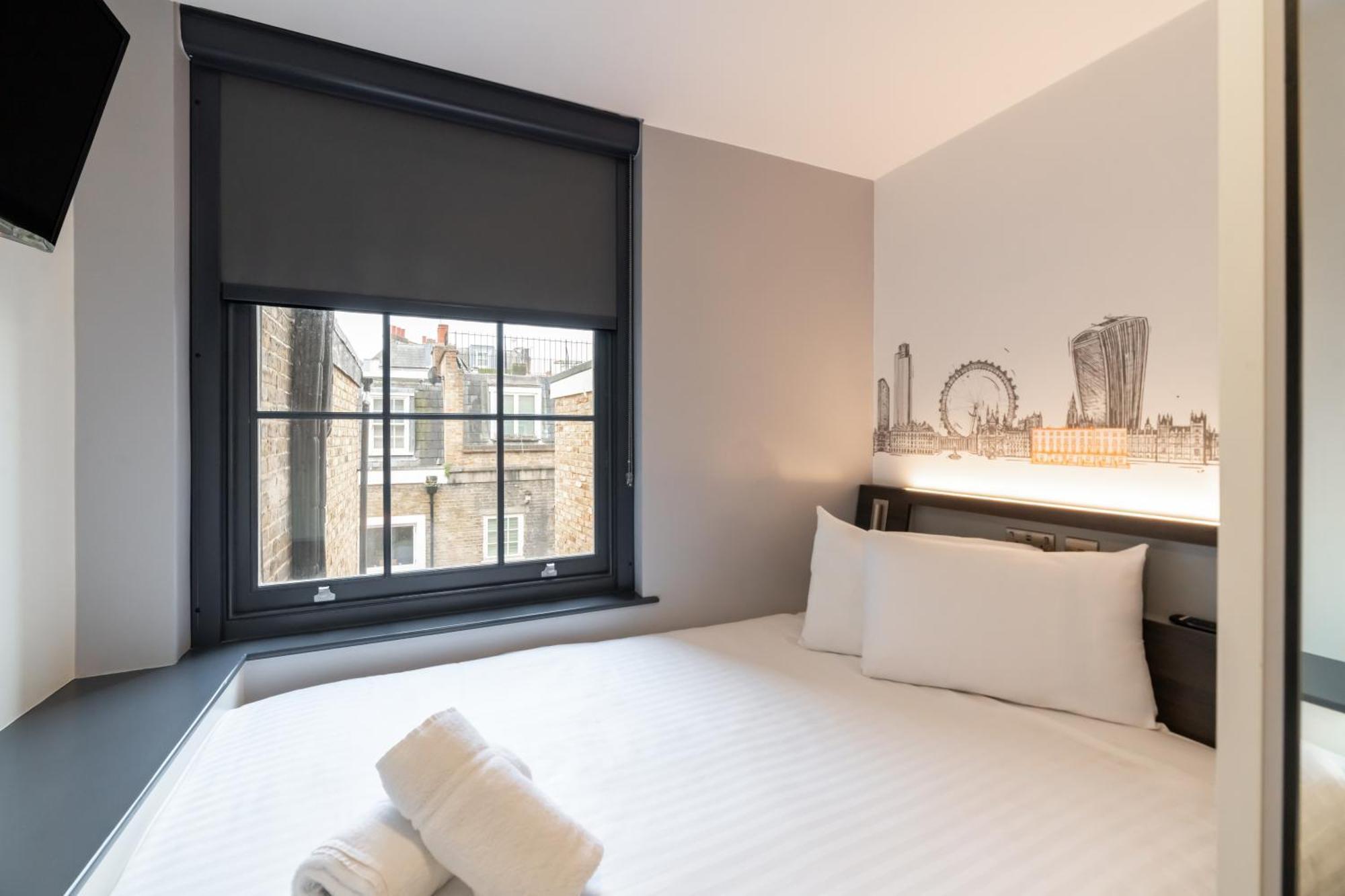 Hotel Easyhotel Victoria London