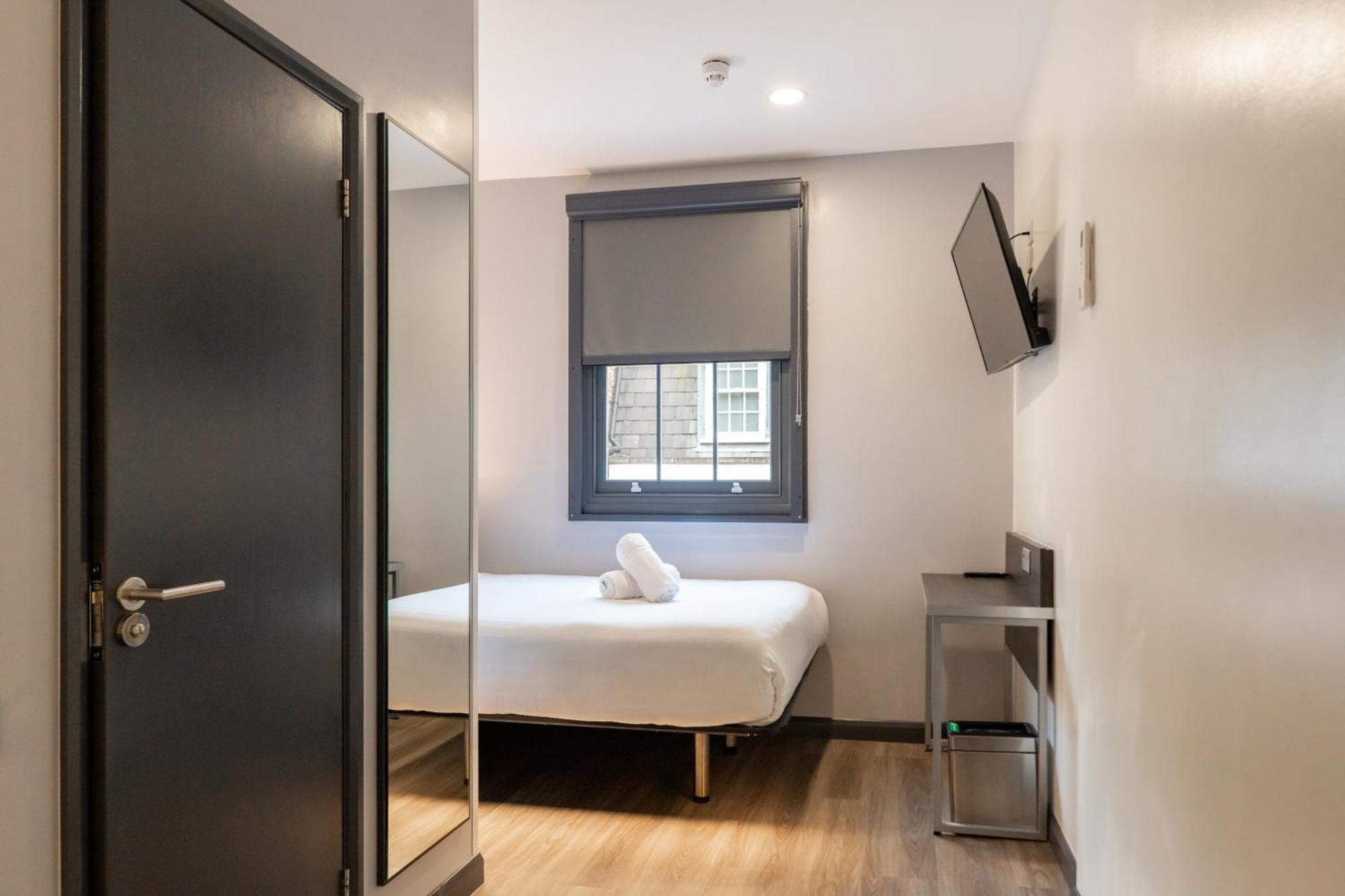 Easyhotel Victoria Hotel London