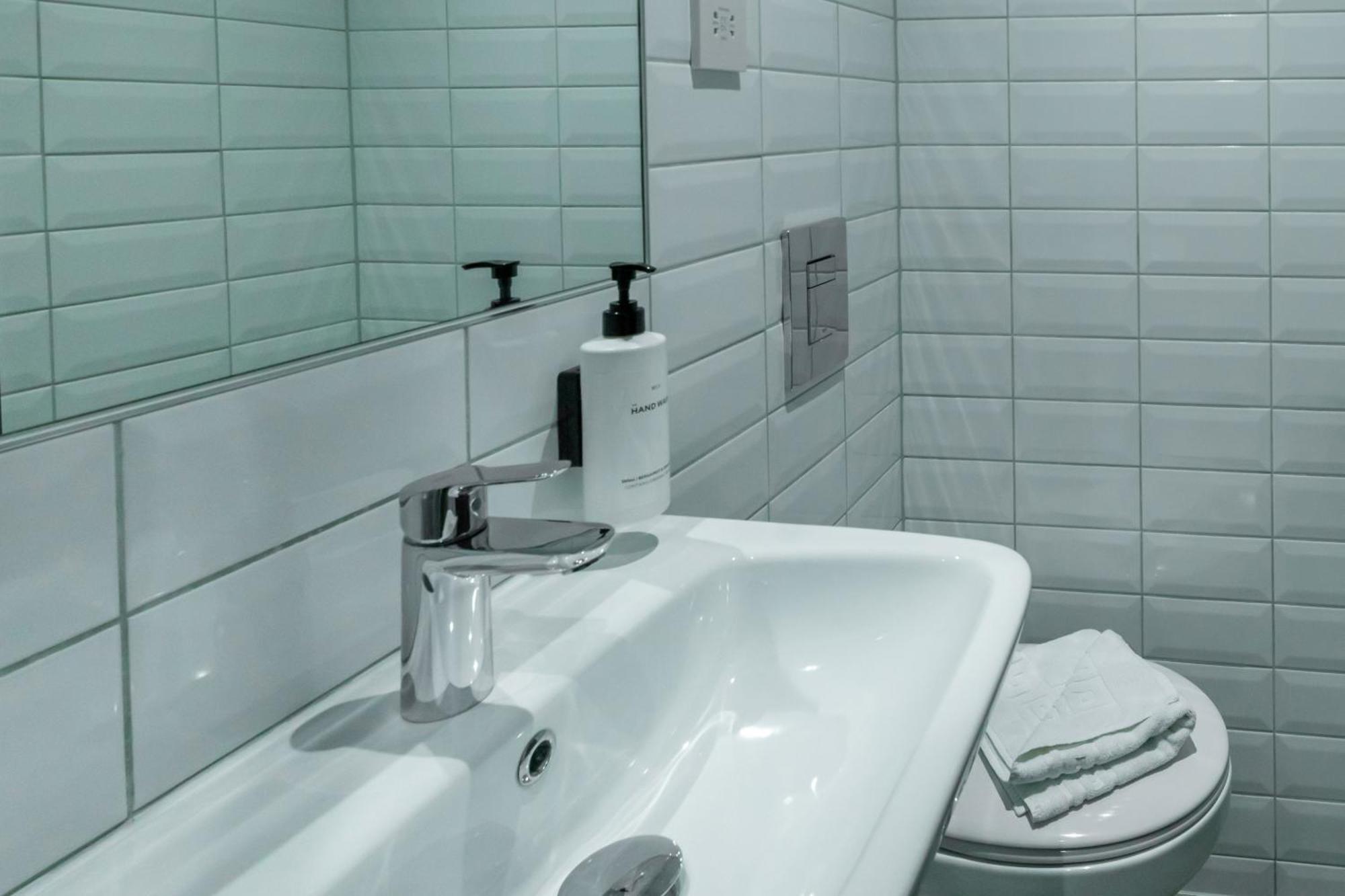 Easyhotel Victoria Hotel London