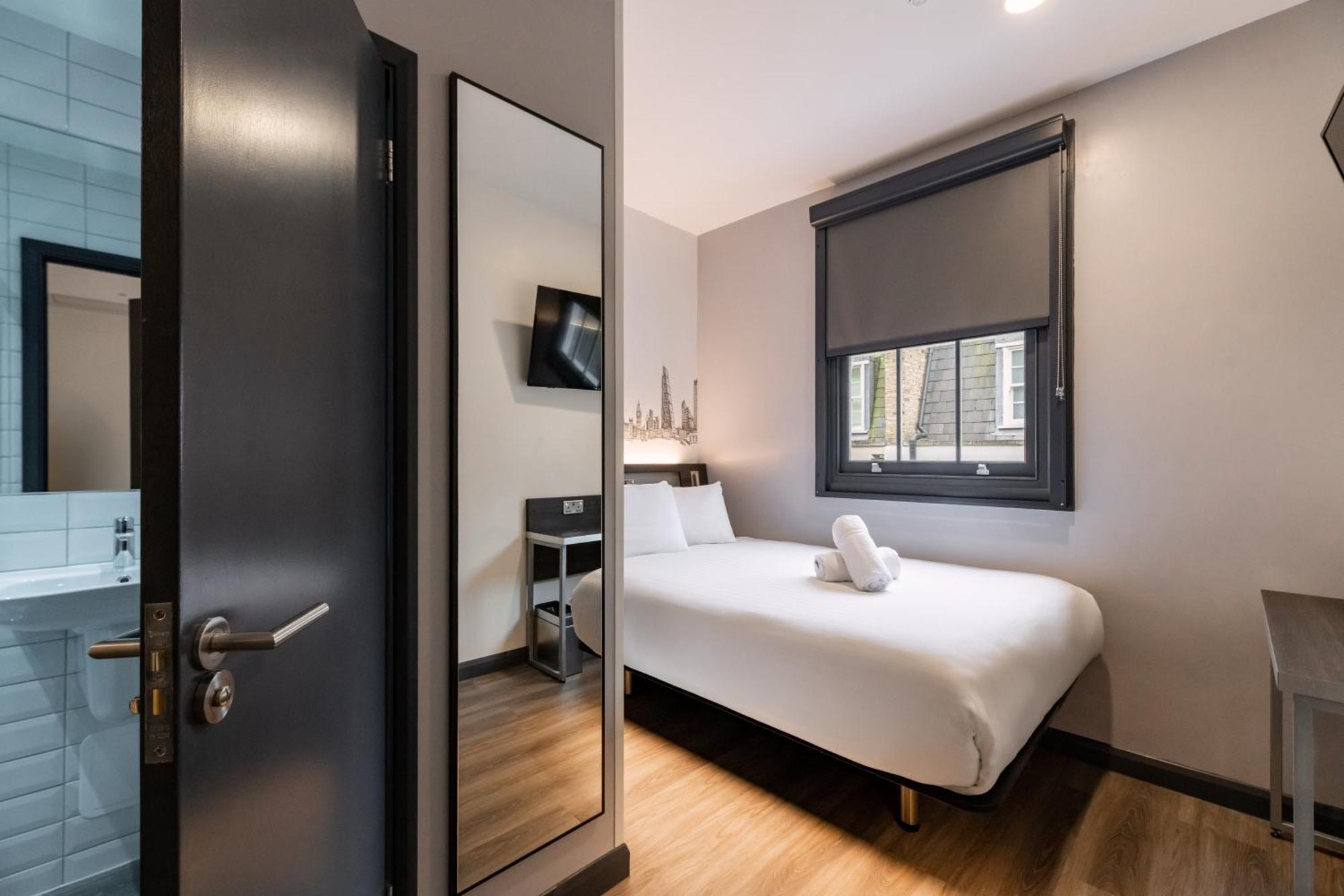 Hotel Easyhotel Victoria London