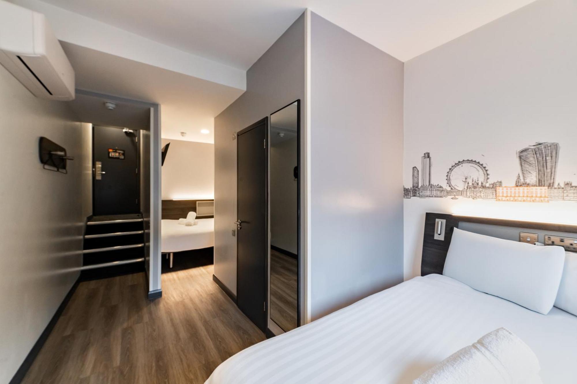 Easyhotel Victoria London
