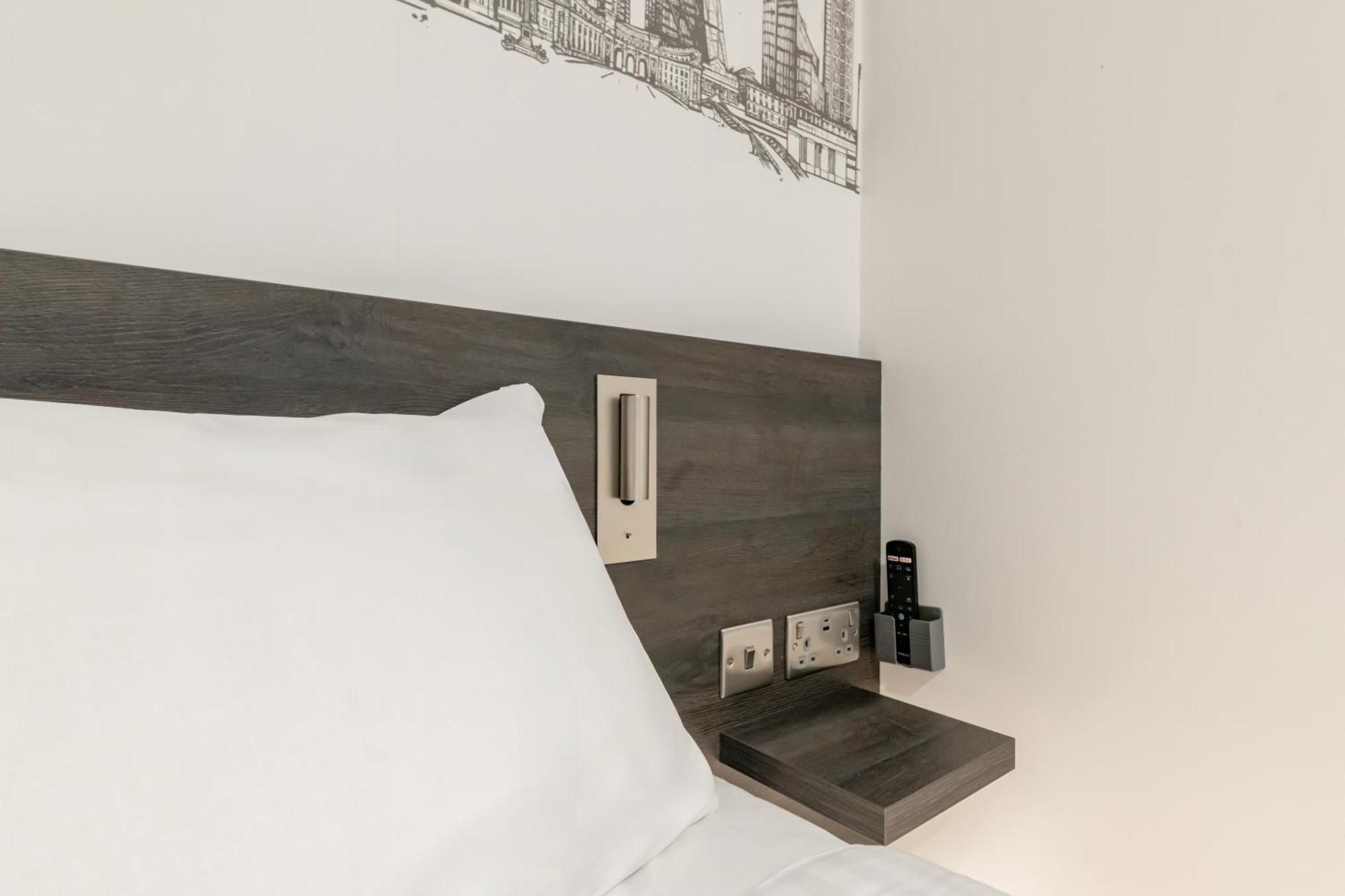 Hotel Easyhotel Victoria London
