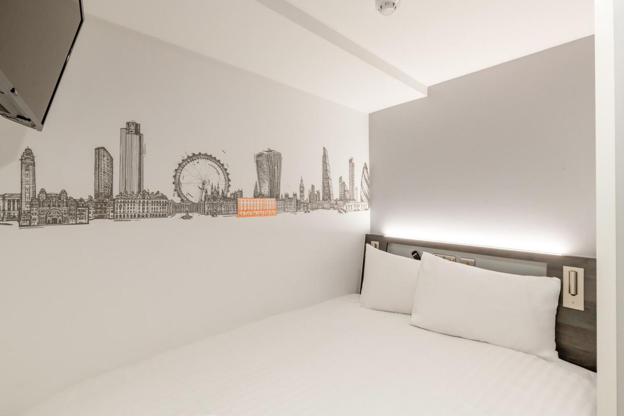 Easyhotel Victoria London