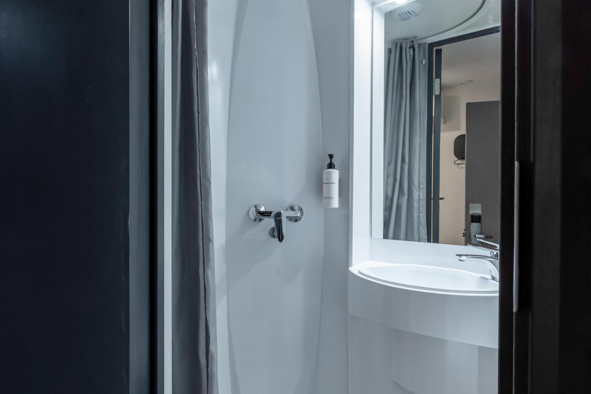 Easyhotel Victoria Hotel 2*