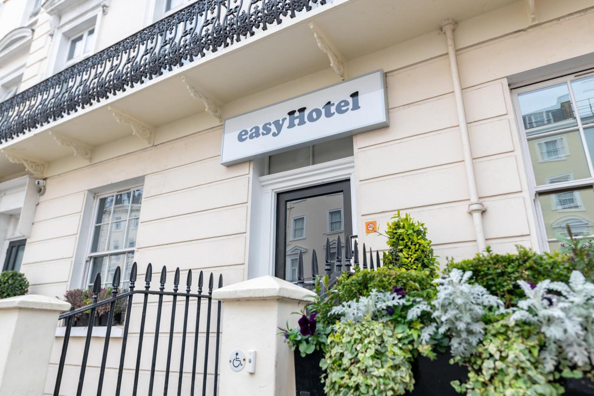 Easyhotel Victoria Hotel