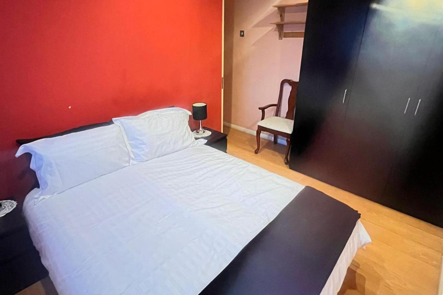 Apartment 2 Bed-sleeps5-free Parking-10 Min Walk Underground