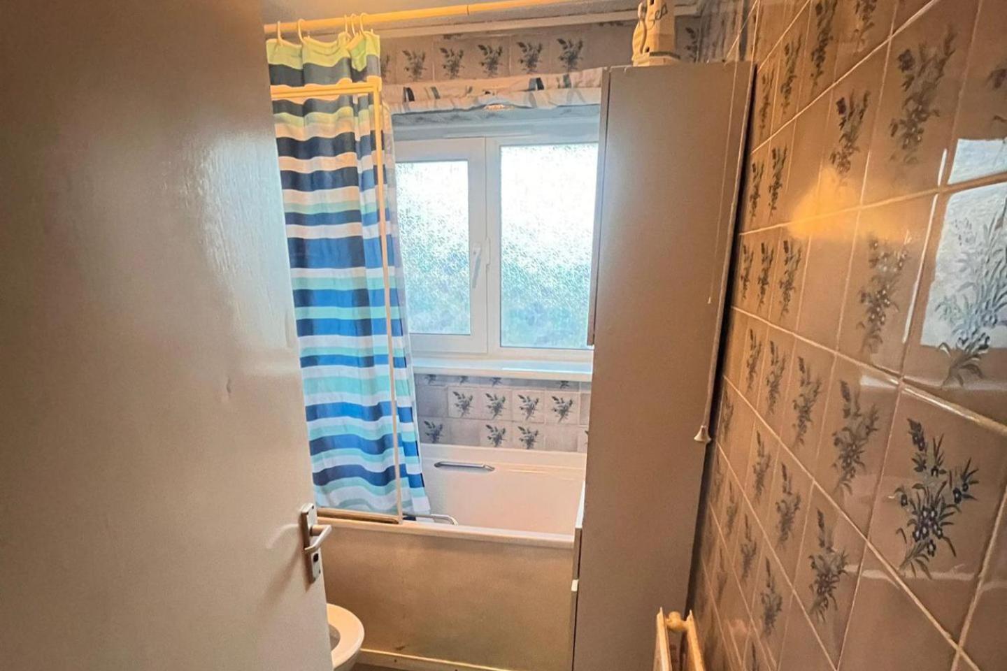 2 Bed-sleeps5-free Parking-10 Min Walk Underground London