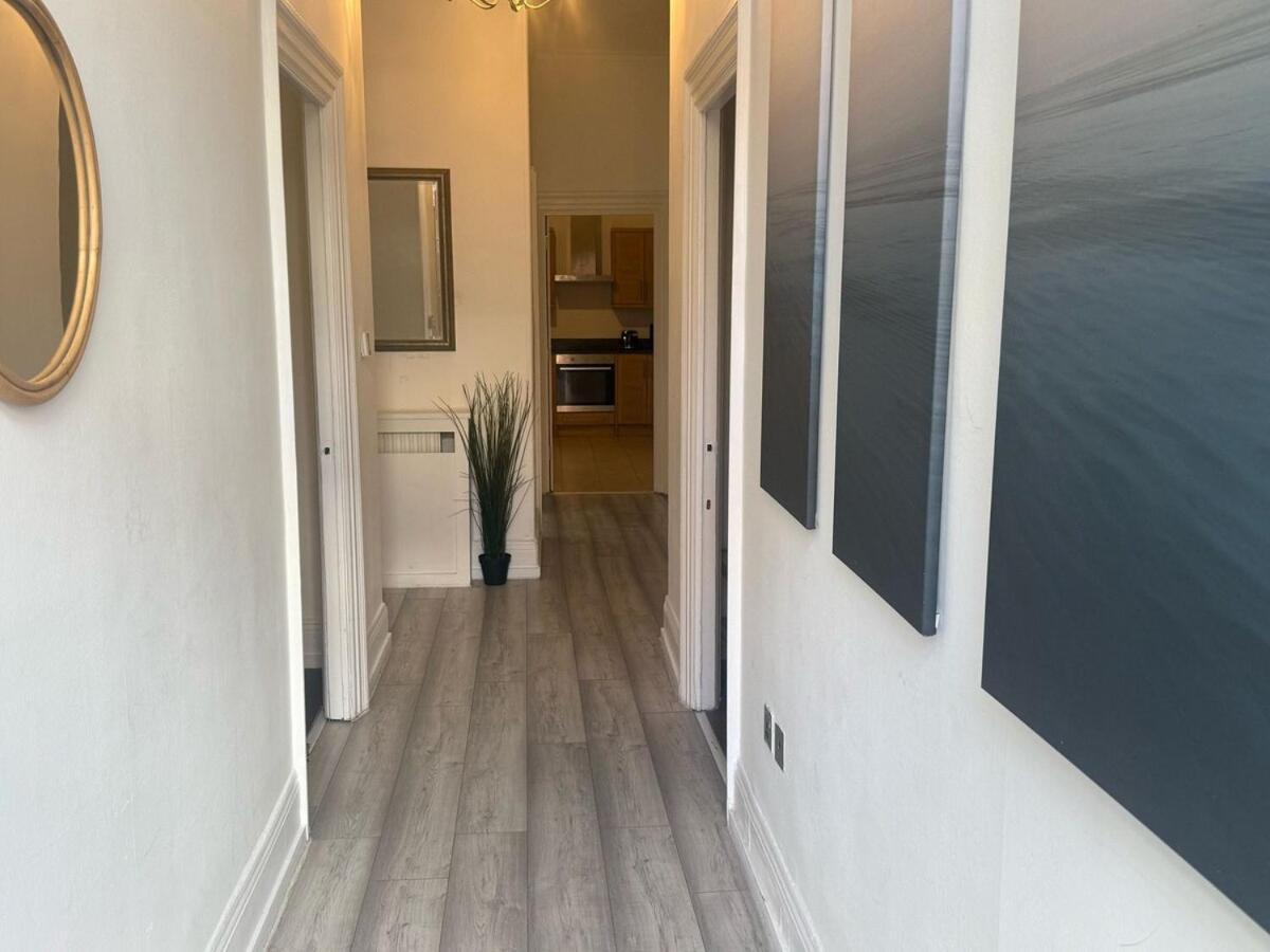 C44- Spacious Split Level Flat Near Edgware Road * Londen