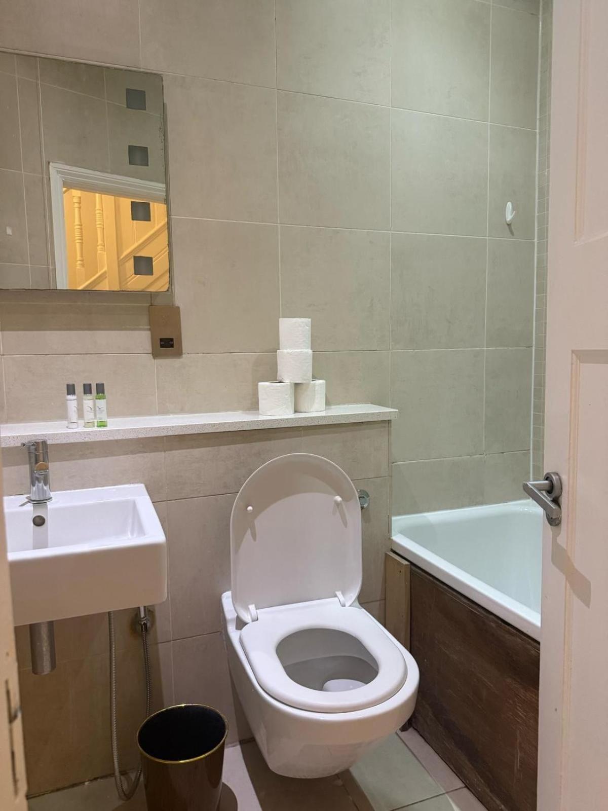 C44- Spacious Split Level Flat Near Edgware Road Appartement *