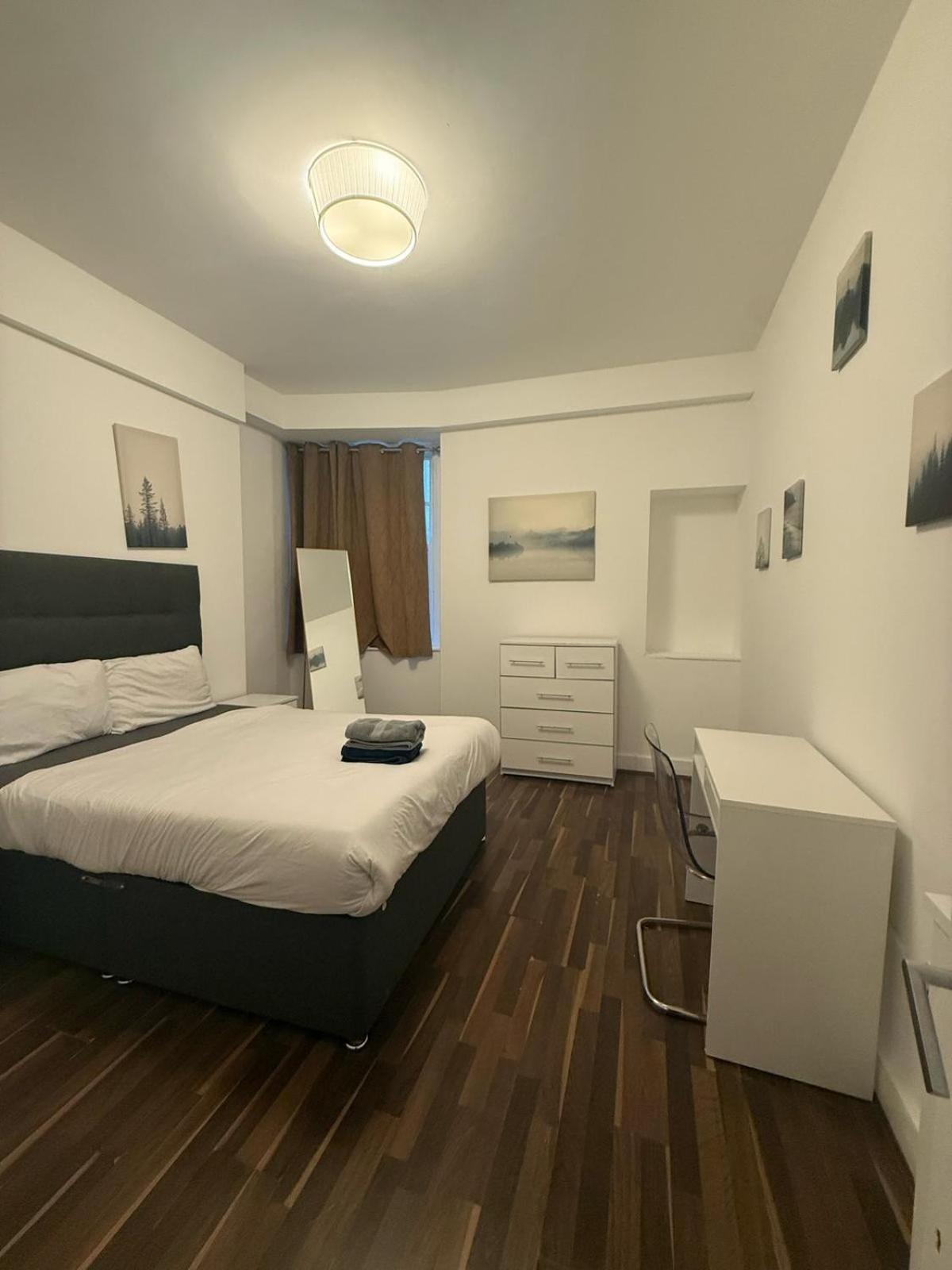Appartement C44- Spacious Split Level Flat Near Edgware Road Londen
