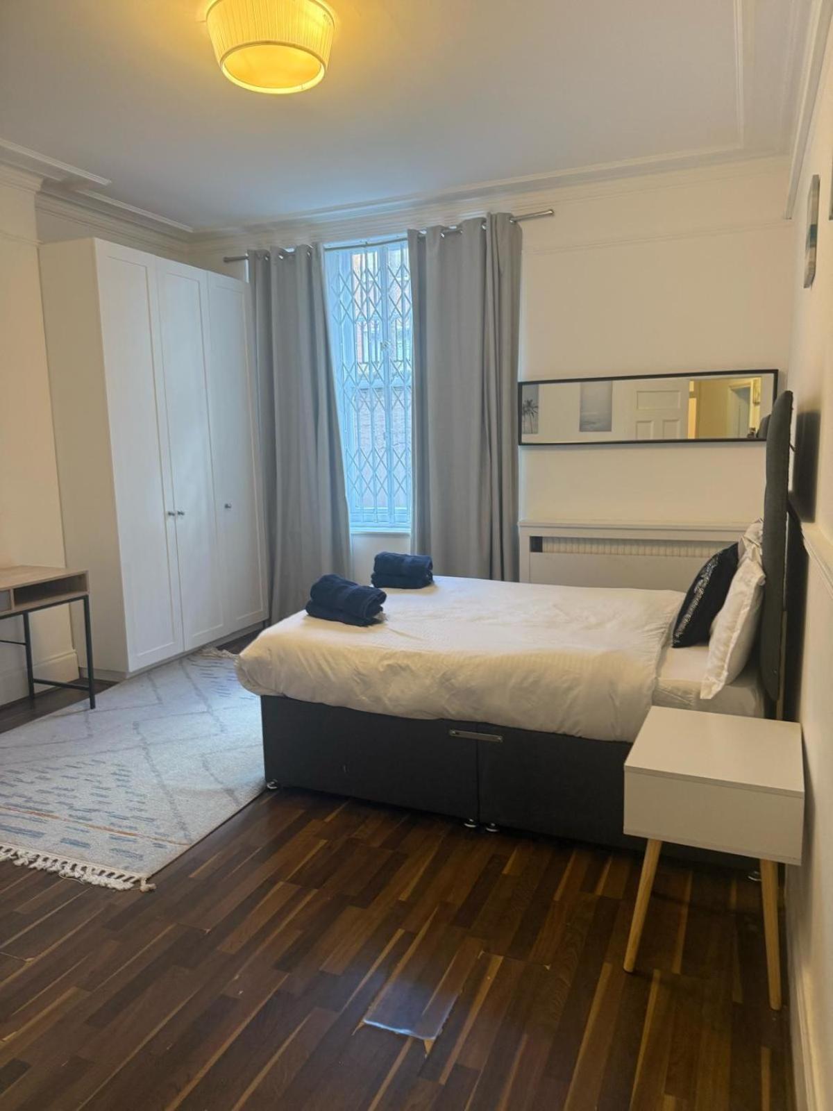 C44- Spacious Split Level Flat Near Edgware Road * Londen