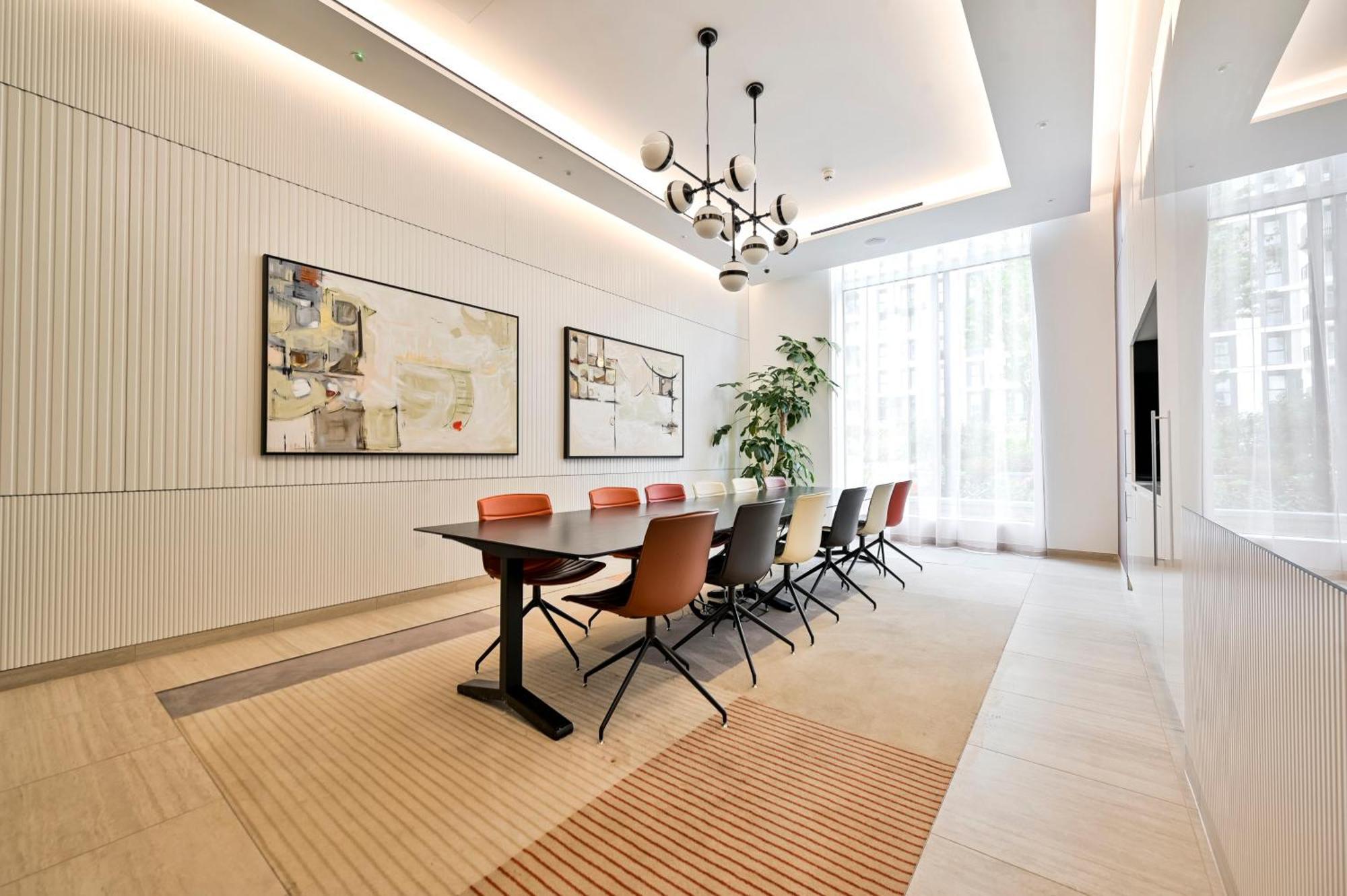 Apartment Exotic Two Bedroom Apartment -West London -Steps To Tube, Westfield London