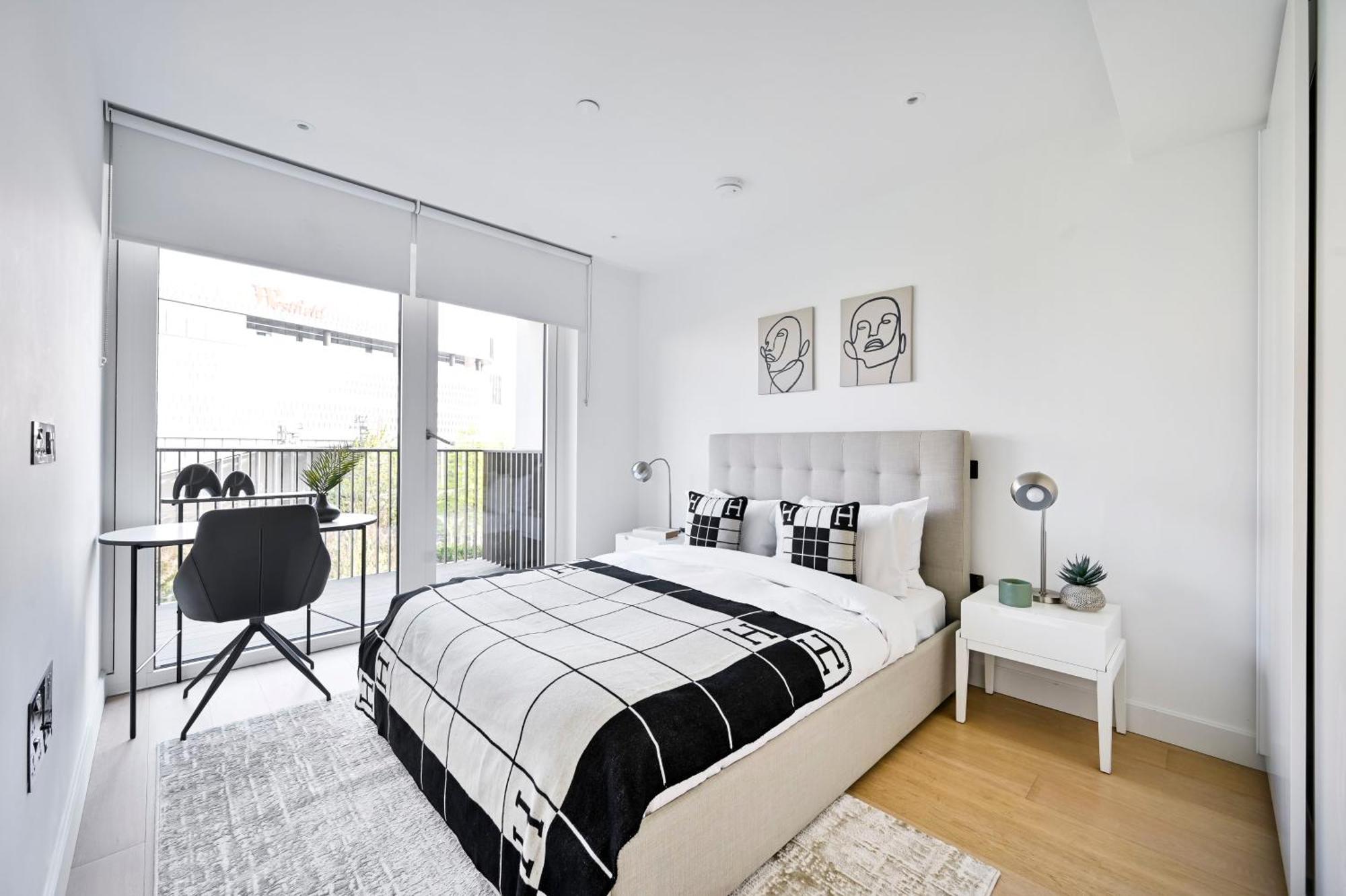 Exotic Two Bedroom Apartment -West London -Steps To Tube, Westfield *