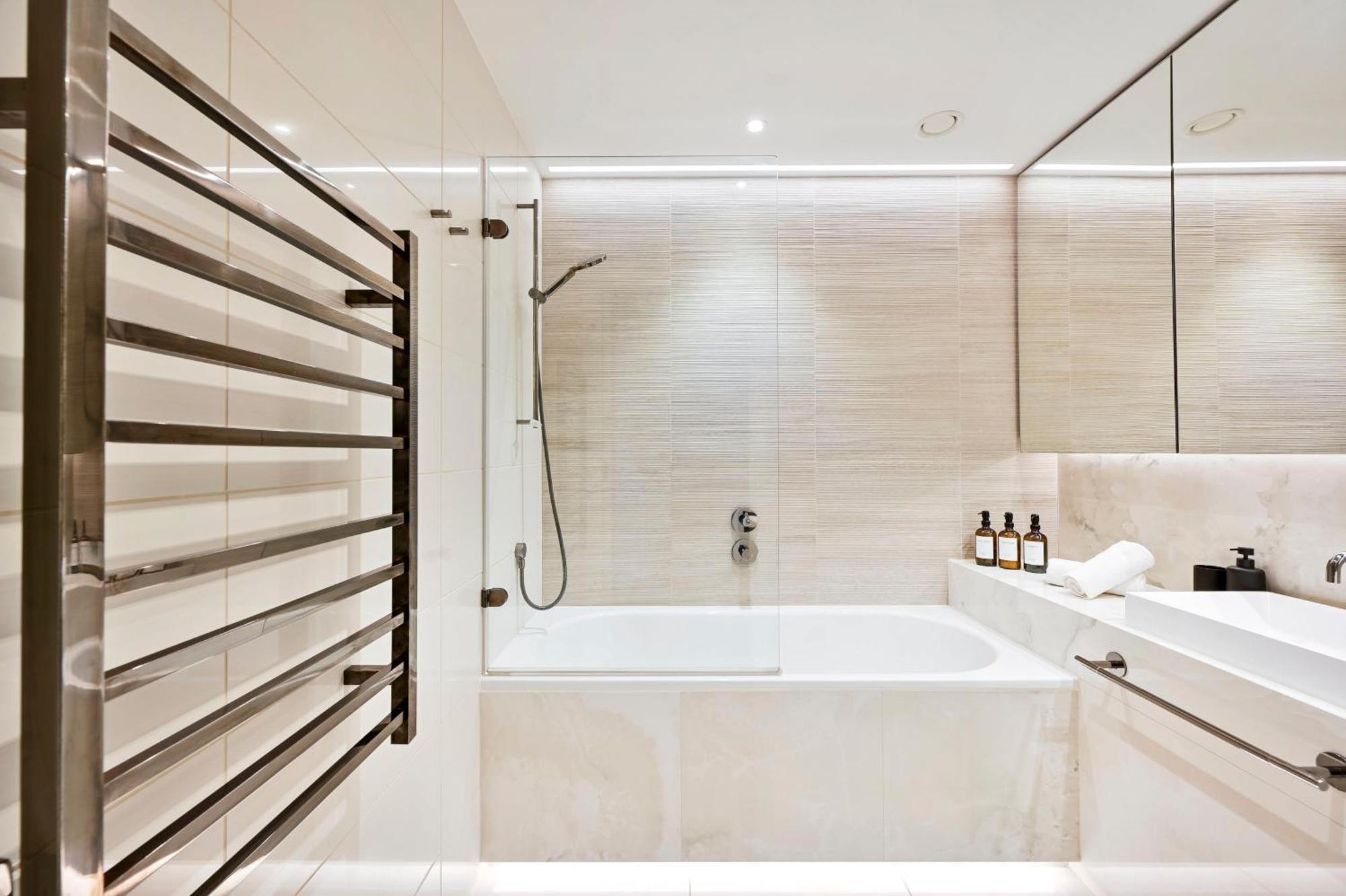 Apartment Exotic Two Bedroom Apartment -West London -Steps To Tube, Westfield London