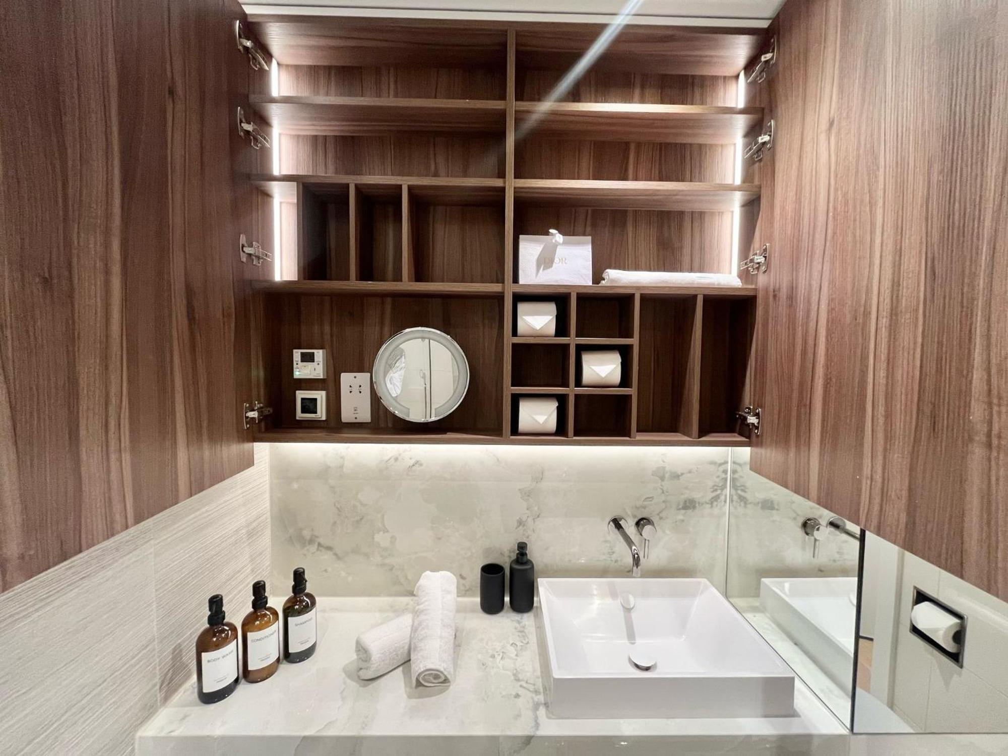 Apartment Exotic Two Bedroom Apartment -West London -Steps To Tube, Westfield London