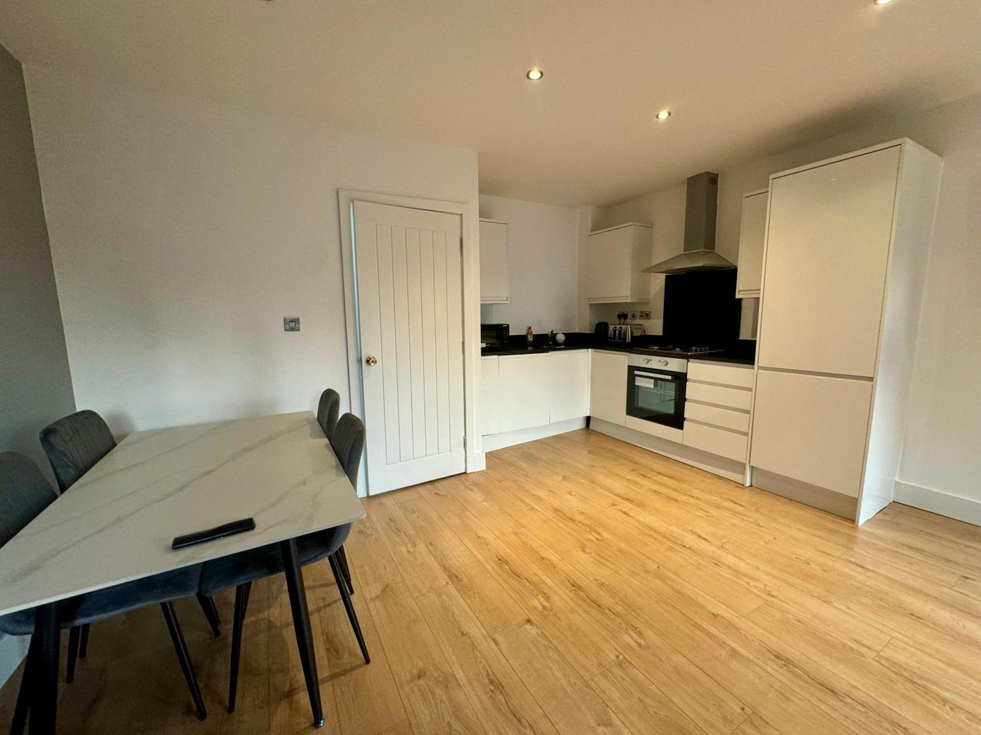 Stunning 2bedroom Flat With 2 Balcony In Whitechapel - 5mins To Aldgate Station Apartment