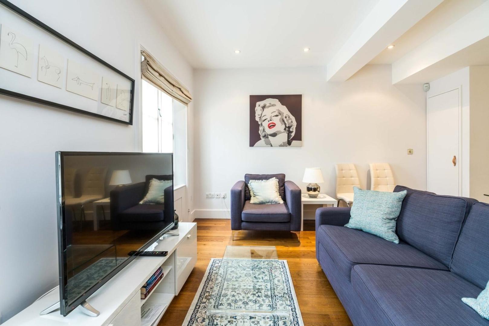 A Stunning Three Bedroom In Mayfair * London