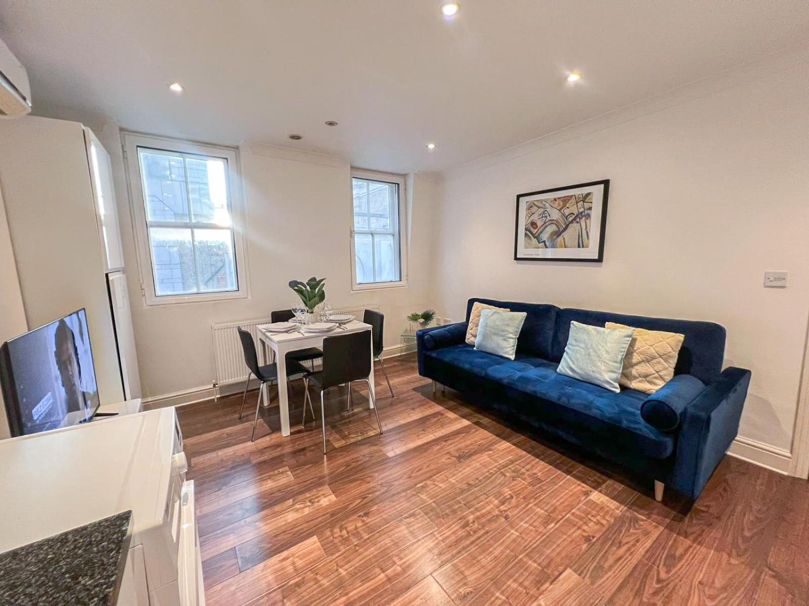 2-bedroom Flat In Embankment A Short Walk Away To Trafalgar Square Near Big Ben, Eye * Londen