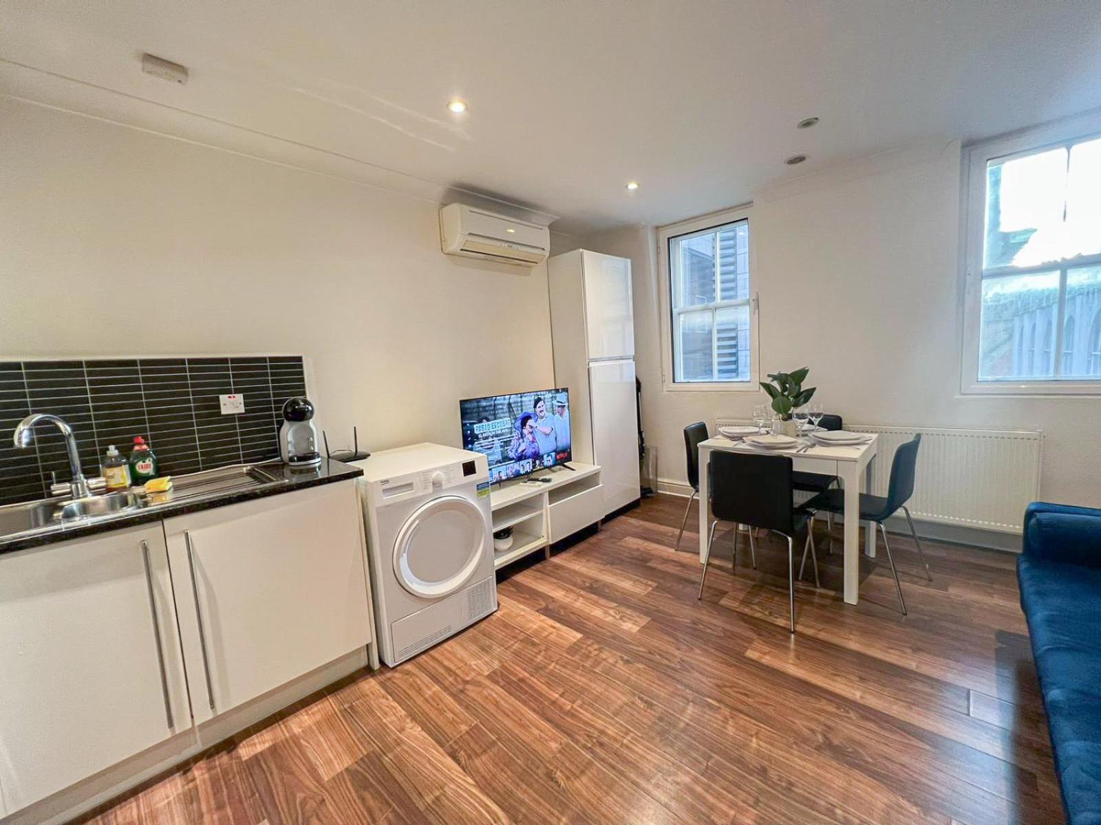 2-bedroom Flat In Embankment A Short Walk Away To Trafalgar Square Near Big Ben, Eye * Londres