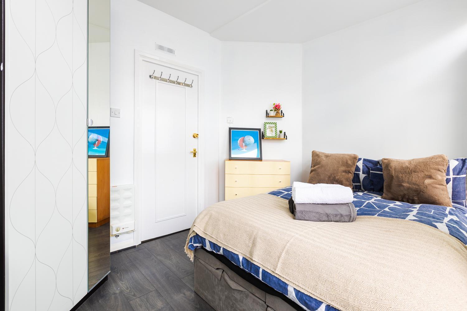 Ldn 2bd Near Bridge