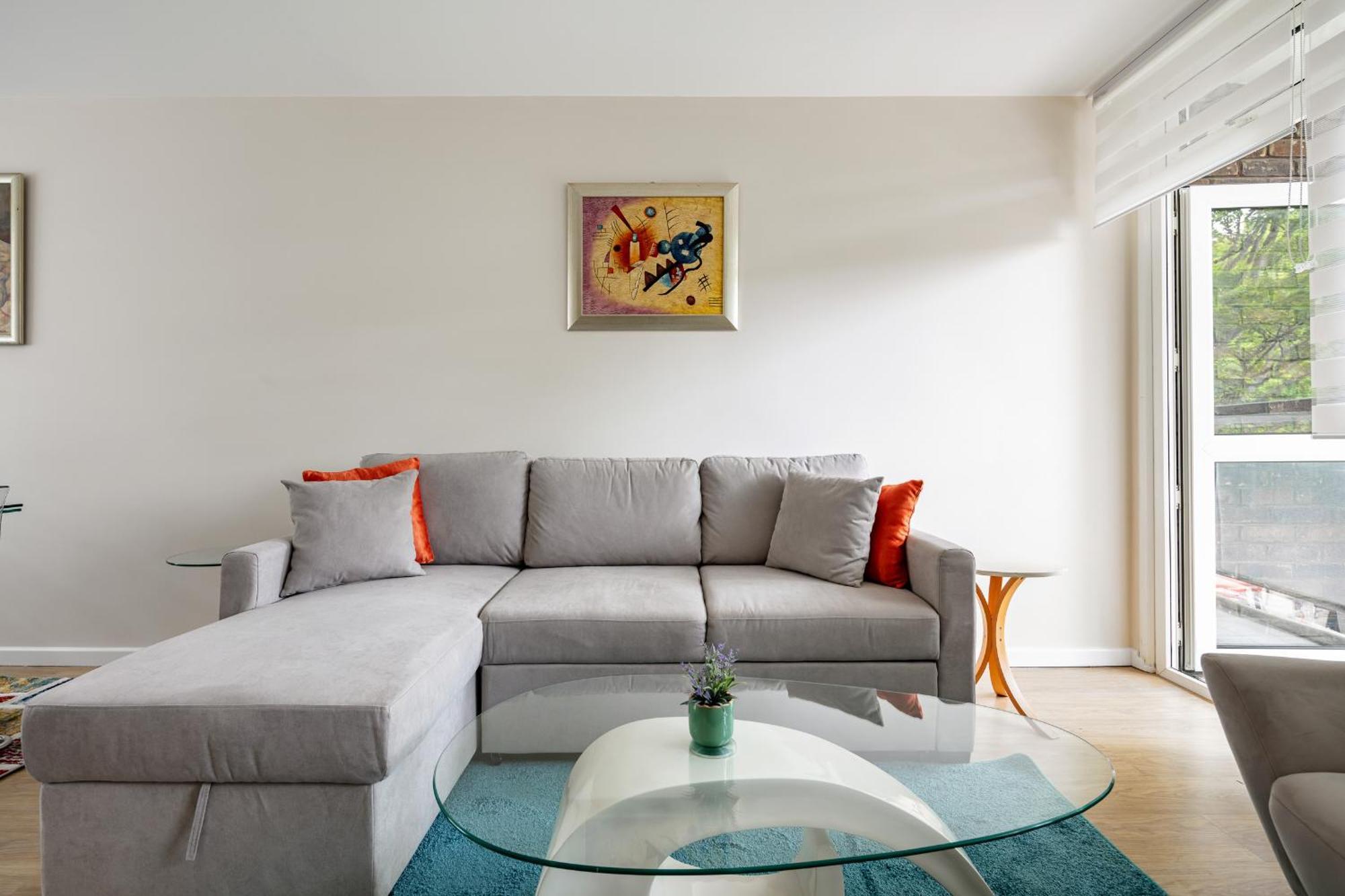 Apartment 2bdr Steps To Battersea Park *