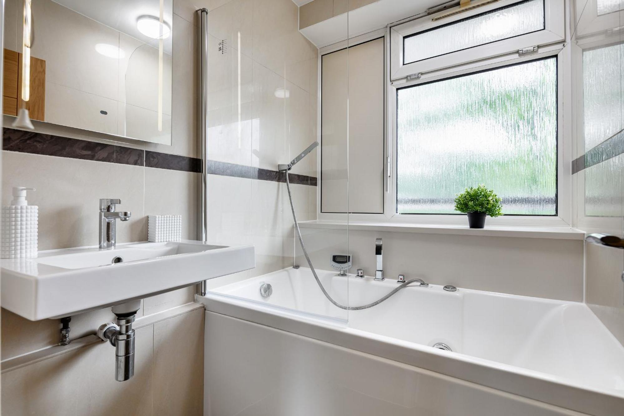 2bdr Steps To Battersea Park London