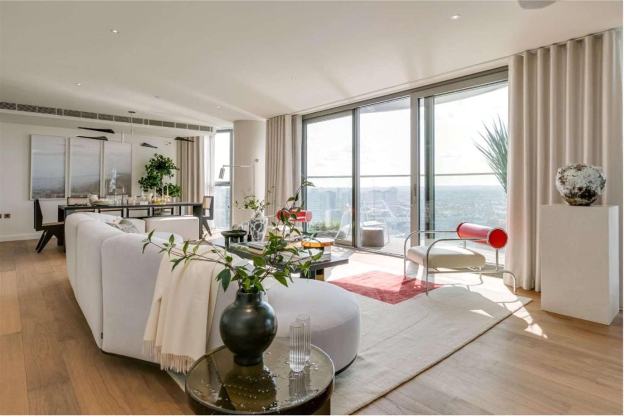 Chelsea Waterfront Upmarket Two Bedroom London