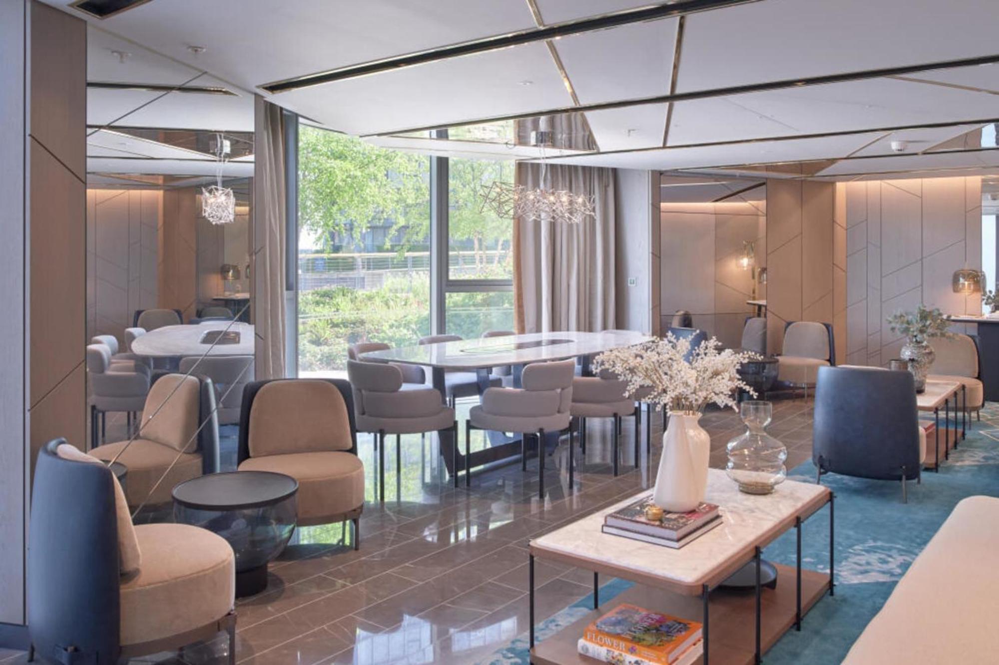 Chelsea Waterfront Upmarket Two Bedroom Apartment