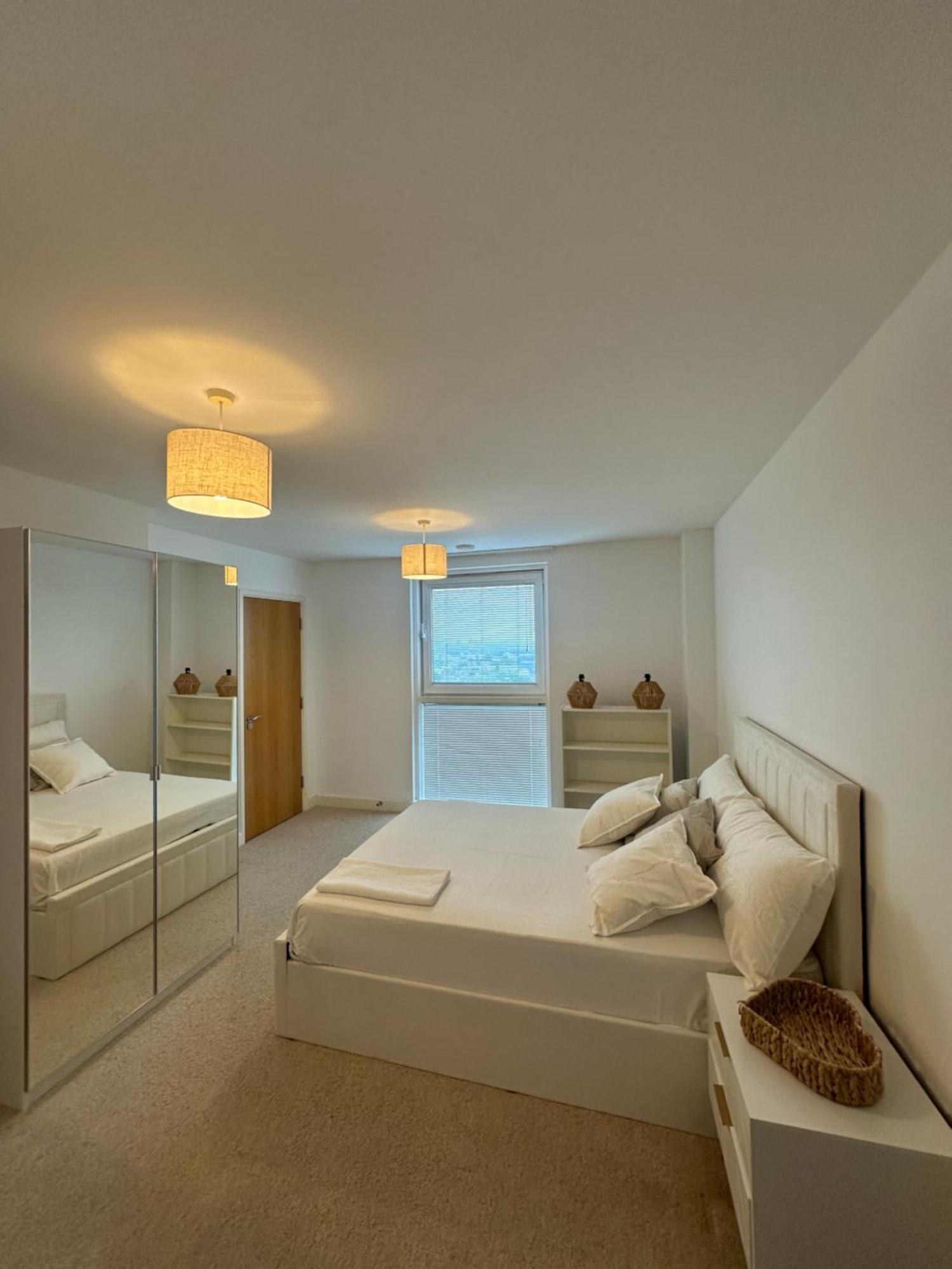 Guest house High Rise En-suite With Gym And Free Parking In Royal Docks Excel E16 London