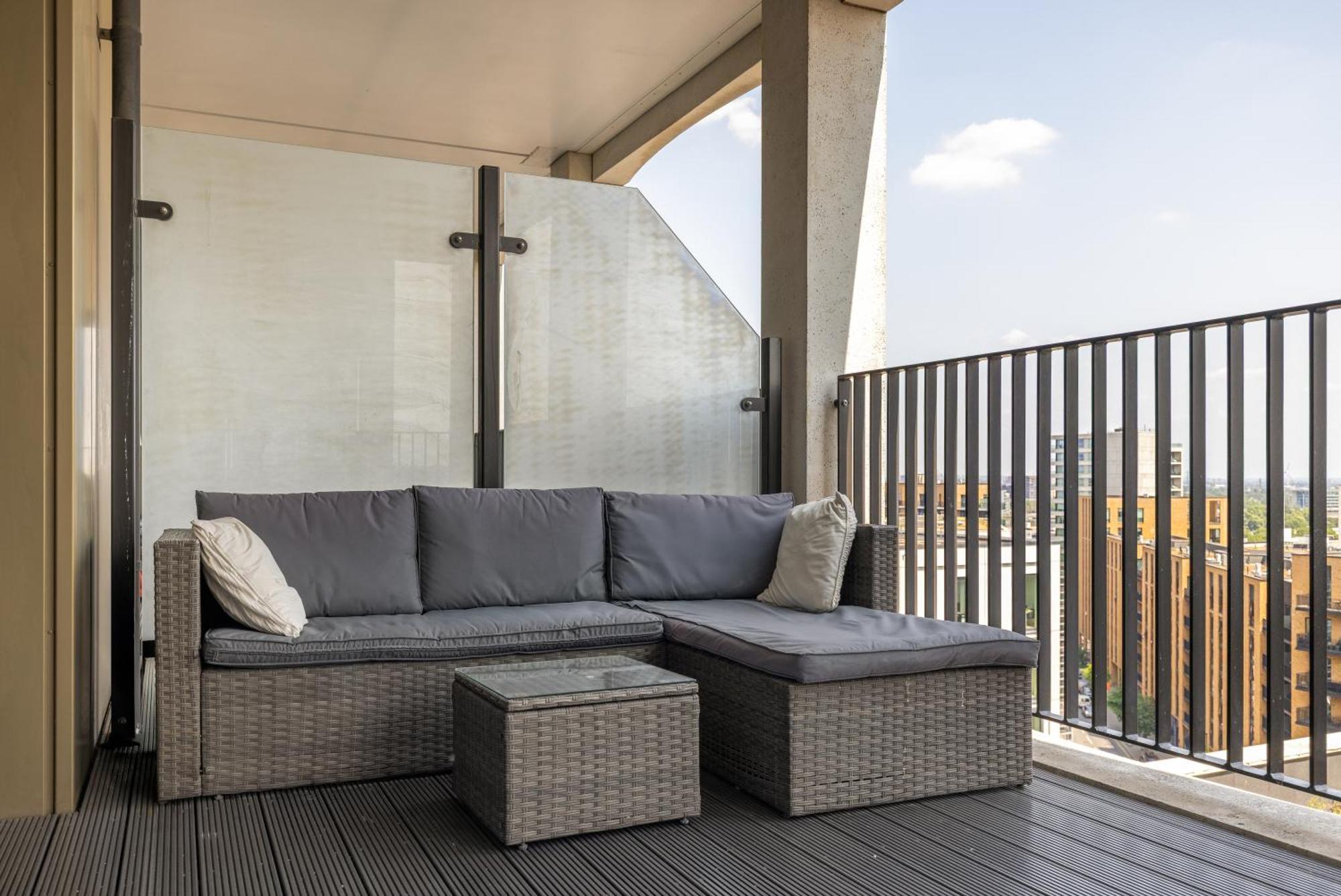 Spacious Modern 1 Bed Apartment. Apartment *